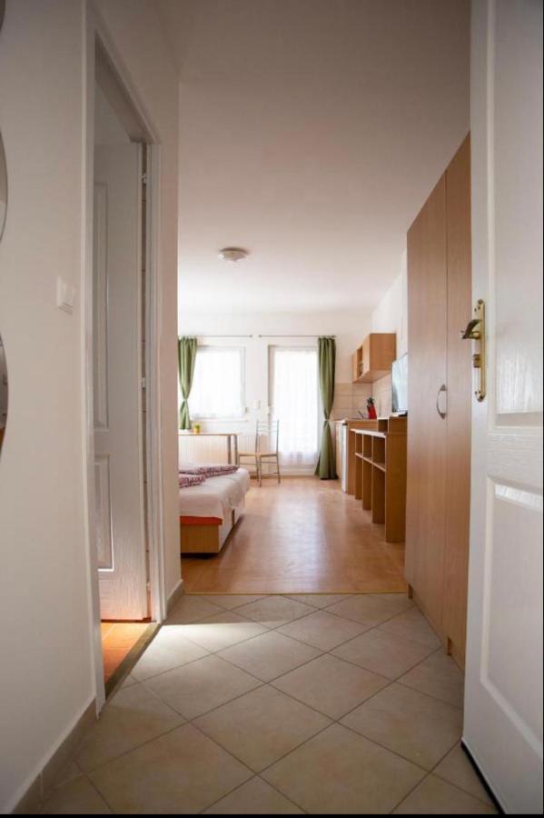 Bonita Apartmanhaz Apartment ซาลาคาโรส ภายนอก รูปภาพ