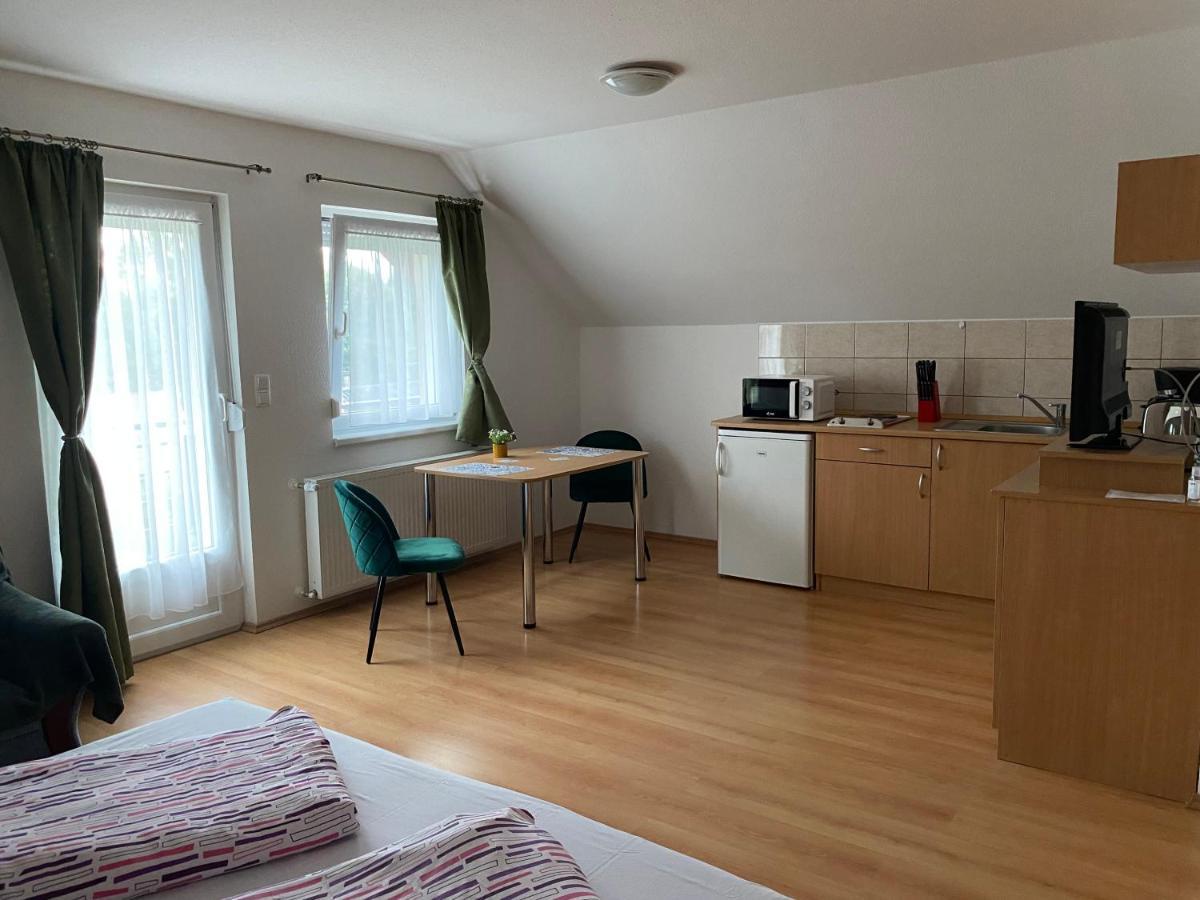 Bonita Apartmanhaz Apartment ซาลาคาโรส ภายนอก รูปภาพ