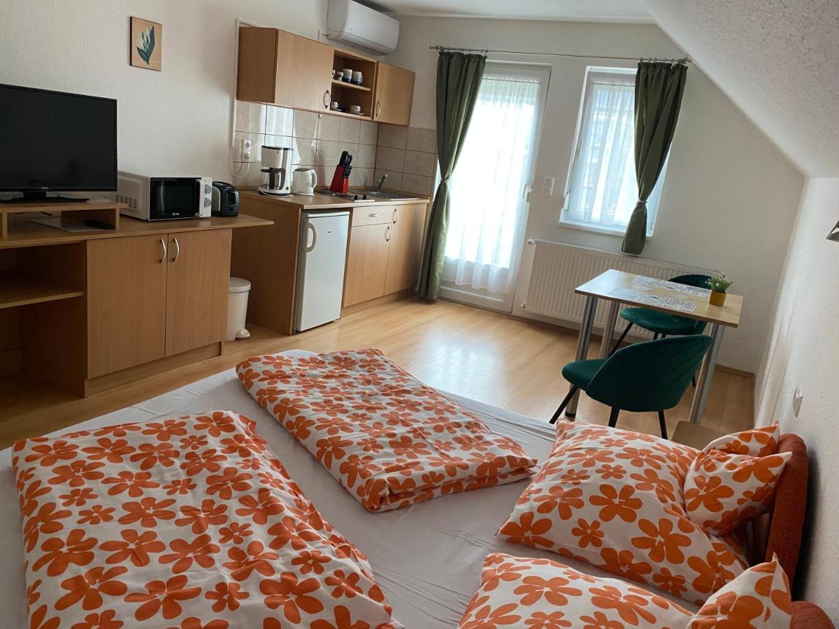 Bonita Apartmanhaz Apartment ซาลาคาโรส ภายนอก รูปภาพ