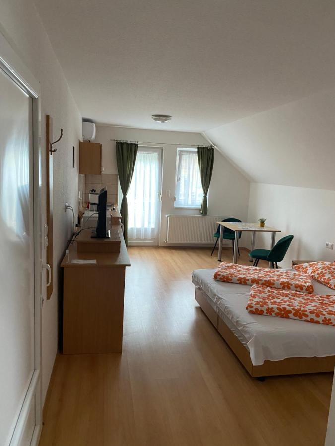 Bonita Apartmanhaz Apartment ซาลาคาโรส ภายนอก รูปภาพ