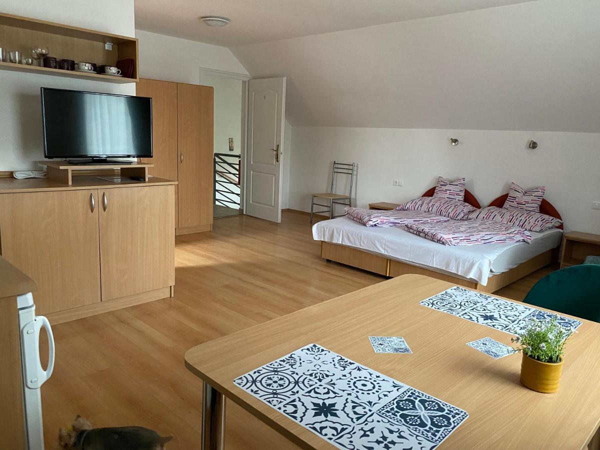 Bonita Apartmanhaz Apartment ซาลาคาโรส ภายนอก รูปภาพ