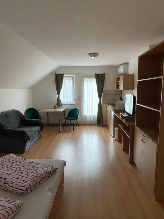 Bonita Apartmanhaz Apartment ซาลาคาโรส ภายนอก รูปภาพ