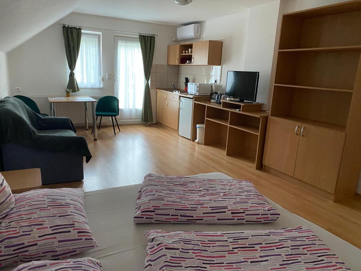 Bonita Apartmanhaz Apartment ซาลาคาโรส ภายนอก รูปภาพ