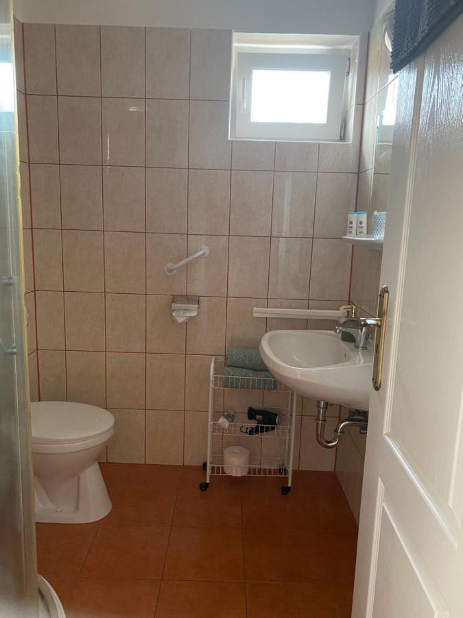 Bonita Apartmanhaz Apartment ซาลาคาโรส ภายนอก รูปภาพ