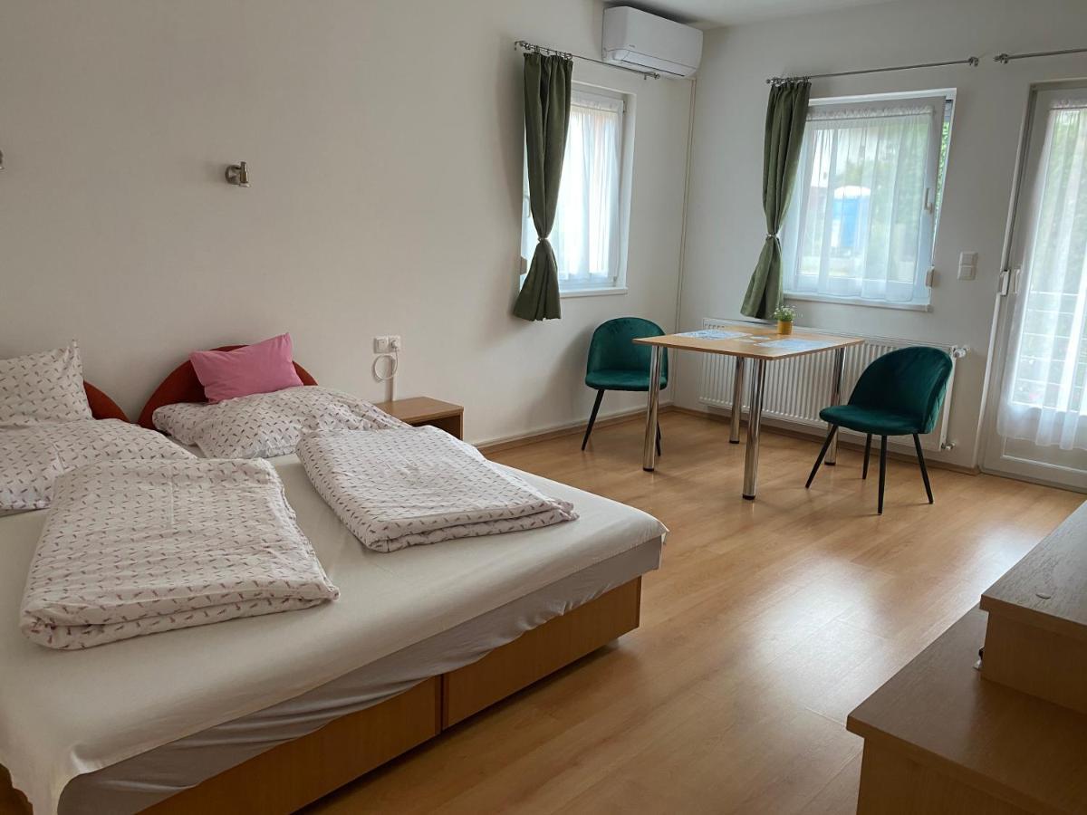 Bonita Apartmanhaz Apartment ซาลาคาโรส ภายนอก รูปภาพ