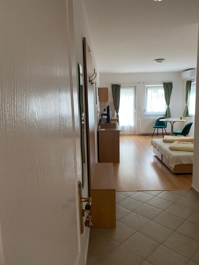 Bonita Apartmanhaz Apartment ซาลาคาโรส ภายนอก รูปภาพ